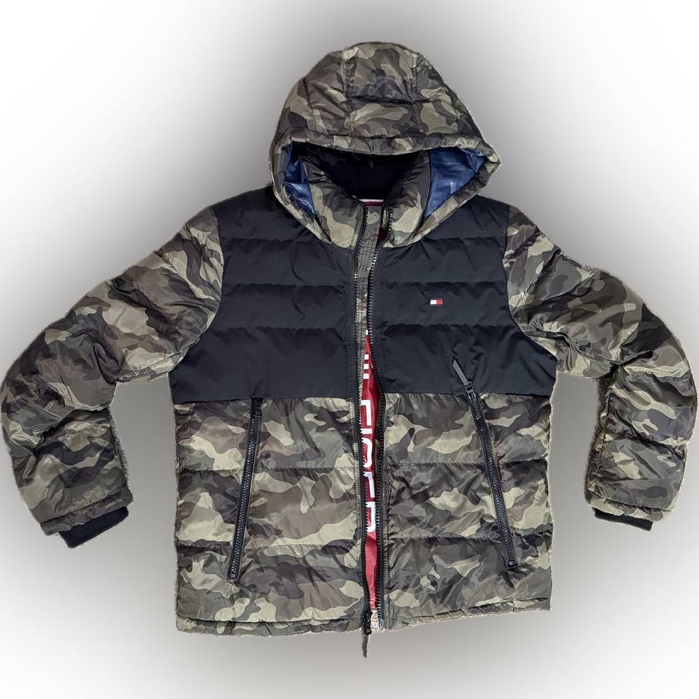 Tommy Hilfiger Men’s Black and Green Camouflage Puffer Jacket Size Large